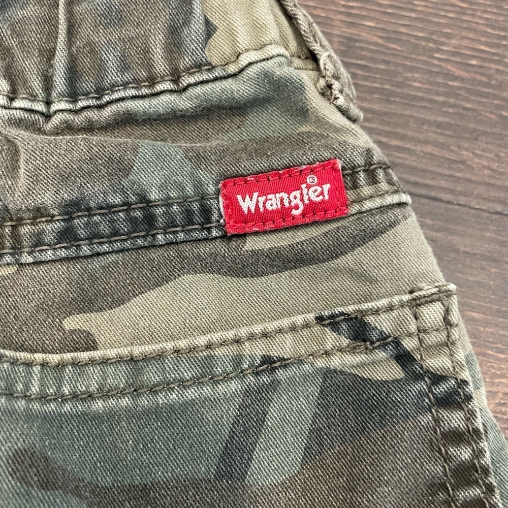 Wrangler camo print pants, kids 8 slim - Picture 3 of 5